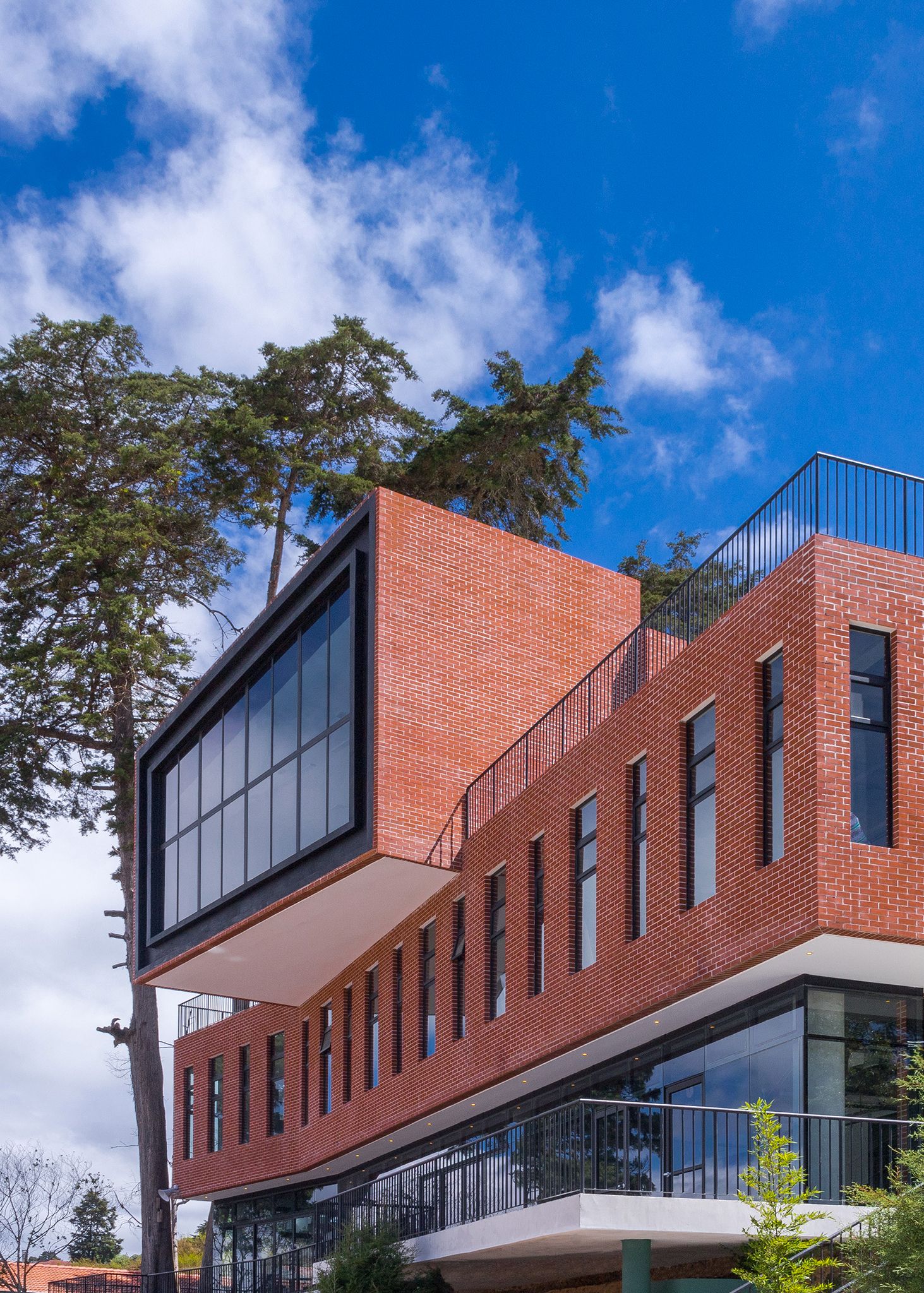 Fotografía y video de arquitectura en Guatemala para arquitectos, colegios y centros educativos.