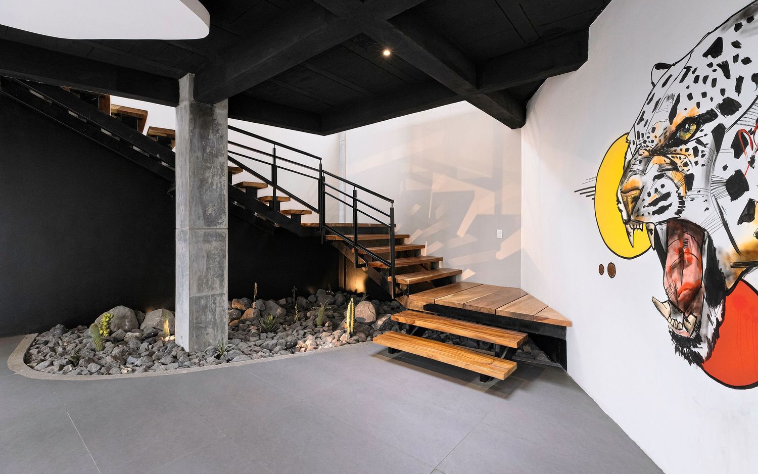 Fotografia de arquitectura. Arquitectura residencial. Fotografia comercial. Experiencia airbnb. Gradas. Mural. Acabados. Piedras volcanicas.