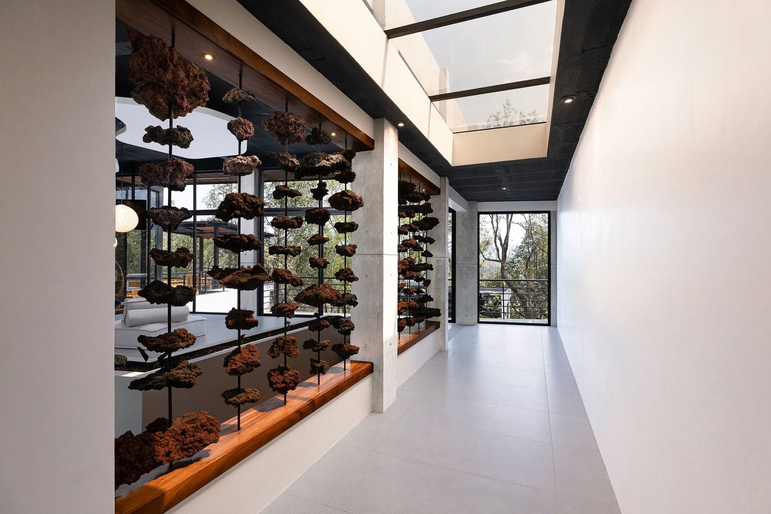Fotografia de arquitectura. Arquitectura residencial. Fotografia comercial. Experiencia airbnb. Pasillo de entrada. Vestibulo. Bosque.
