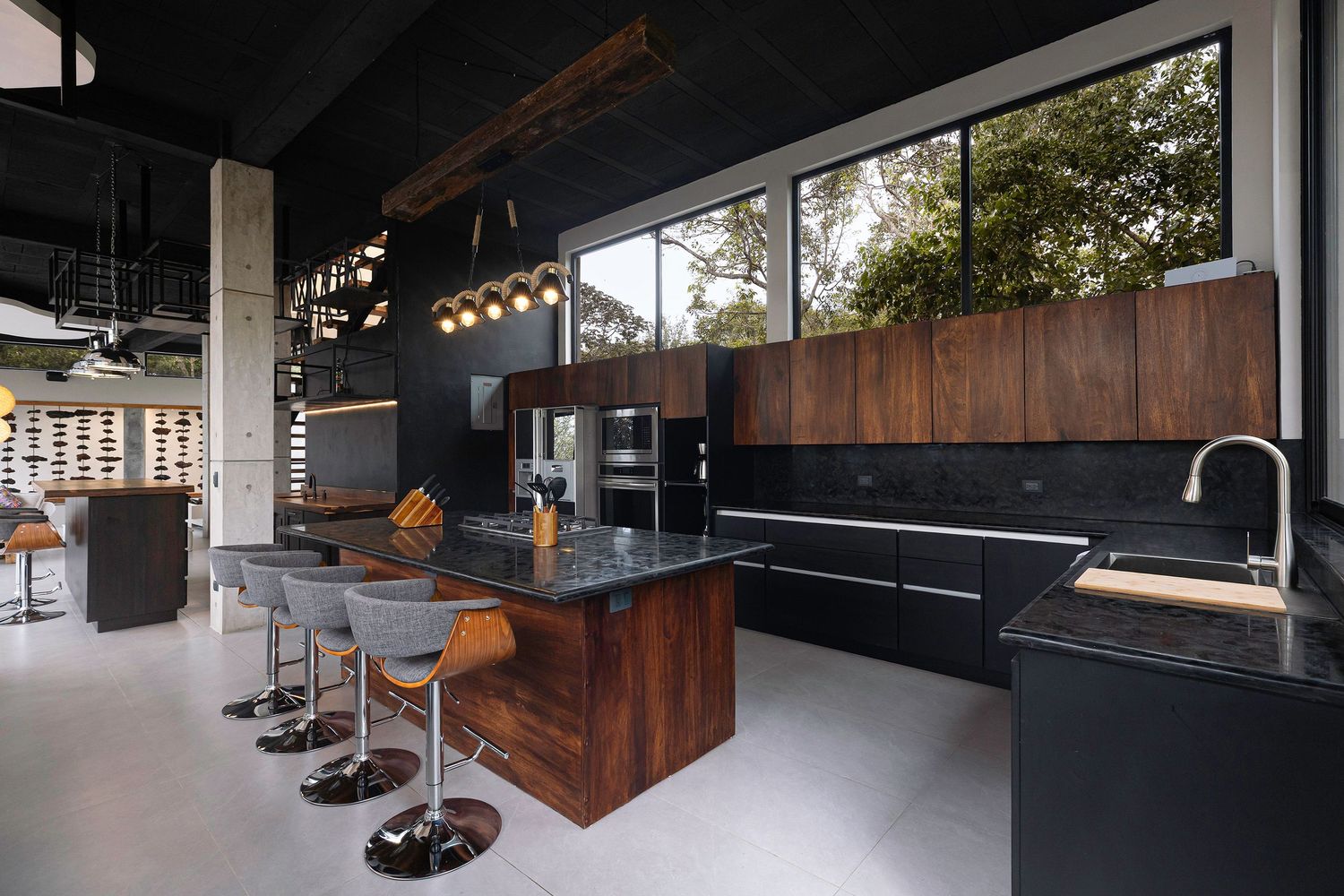 Fotografia de arquitectura. Arquitectura residencial. Fotografia comercial. Experiencia airbnb. Cocina. Muebles de madera. Acabados.