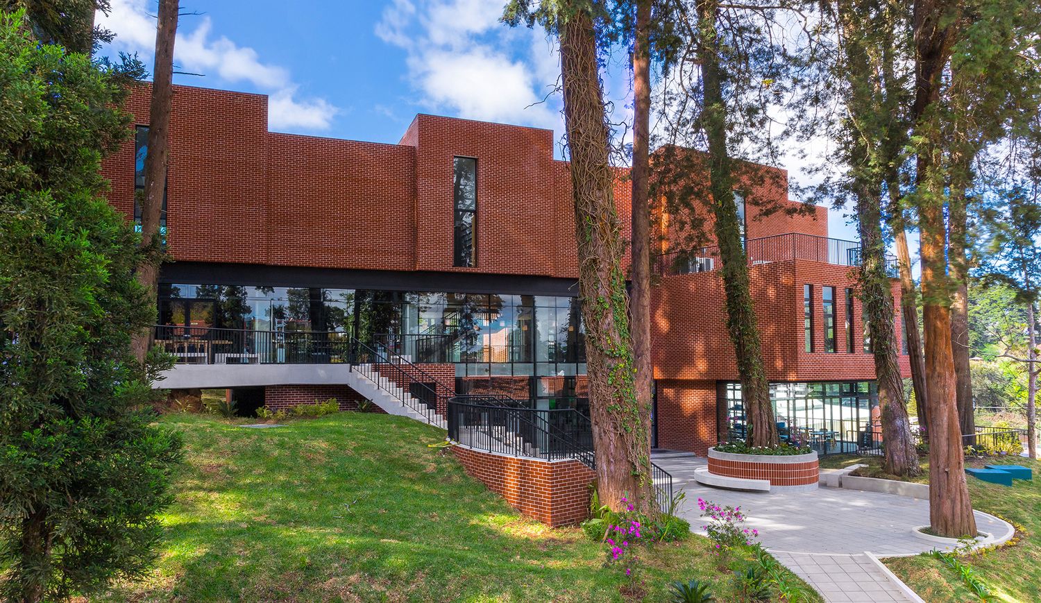 Fotografía y video de arquitectura en Guatemala para colegios y centros educativos.