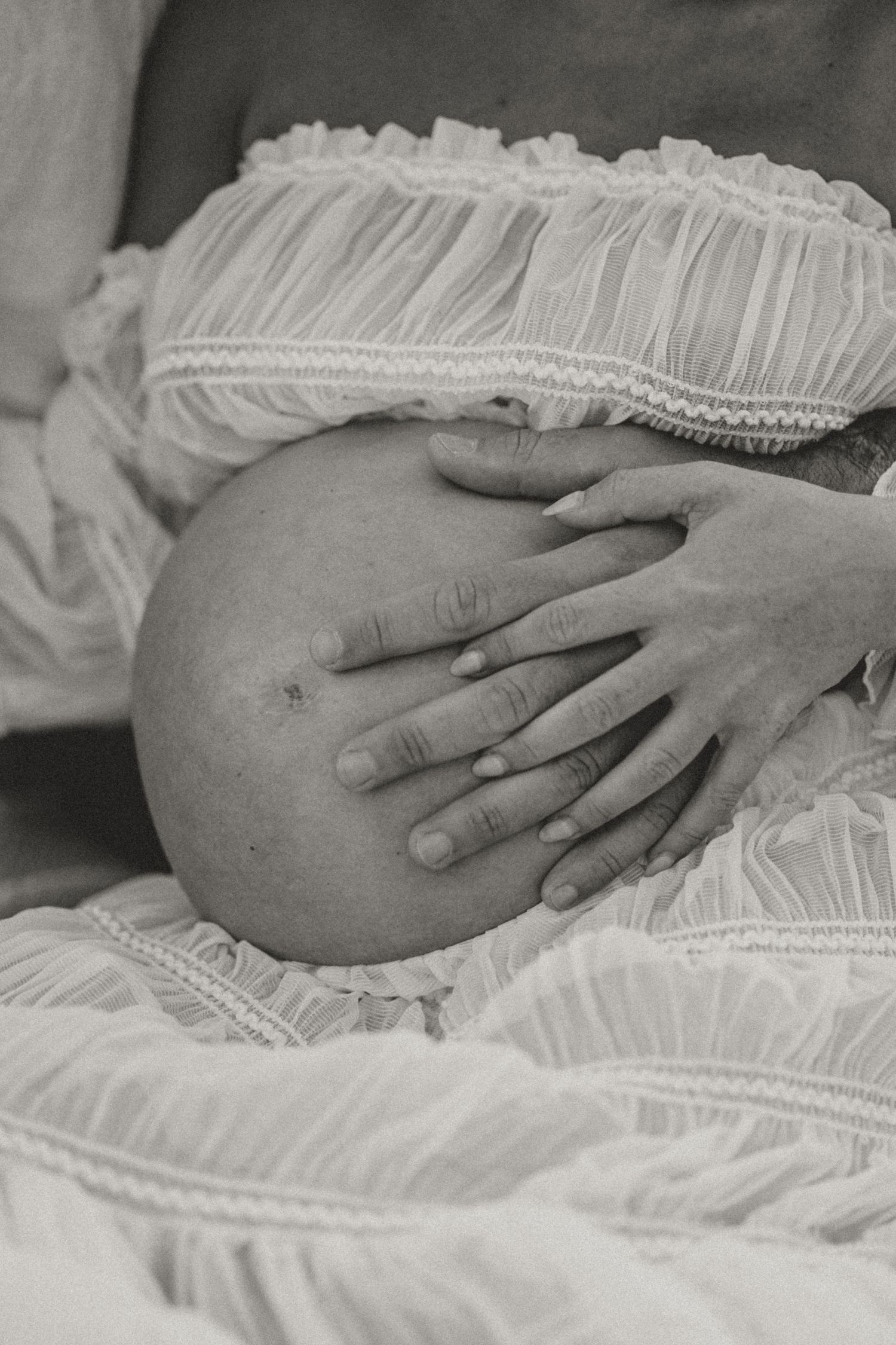 Oxfordshire maternity photographer
