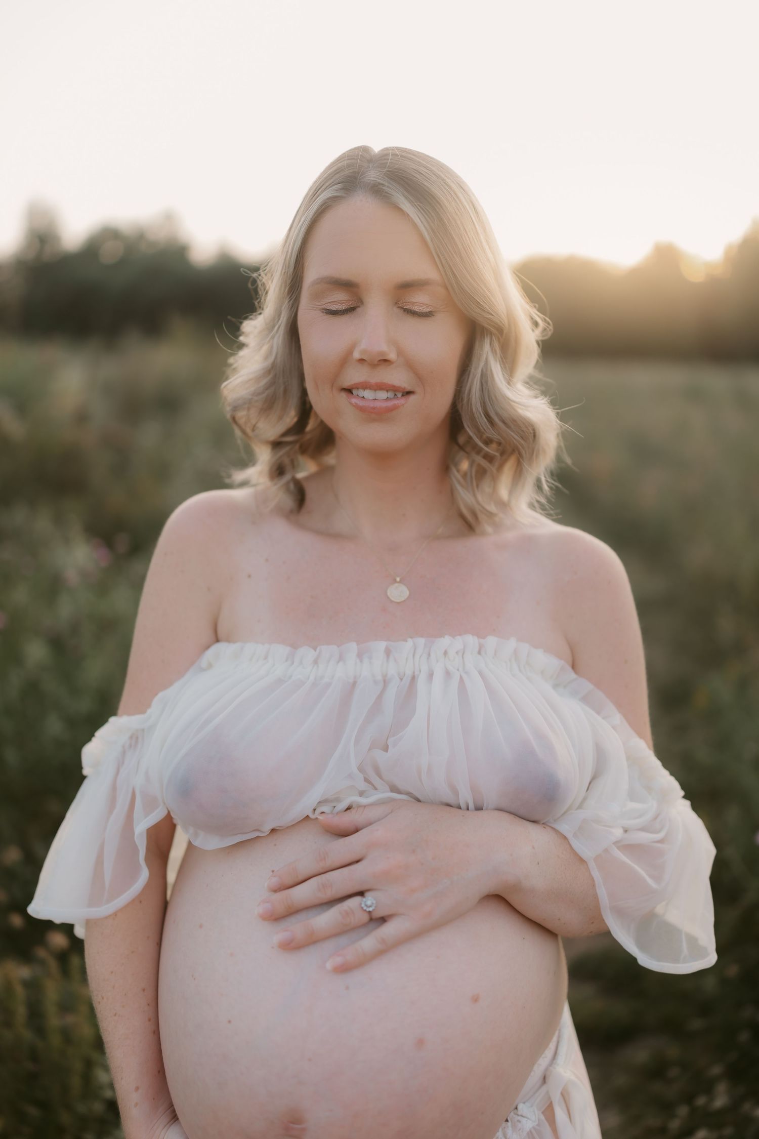 Oxfordshire maternity photographer
