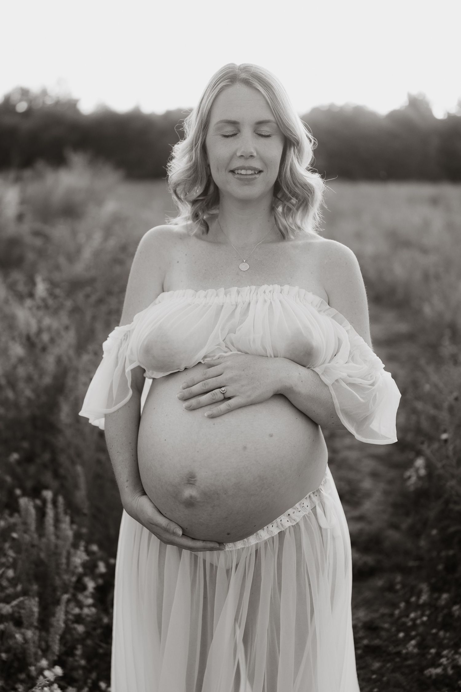 Oxfordshire maternity photographer