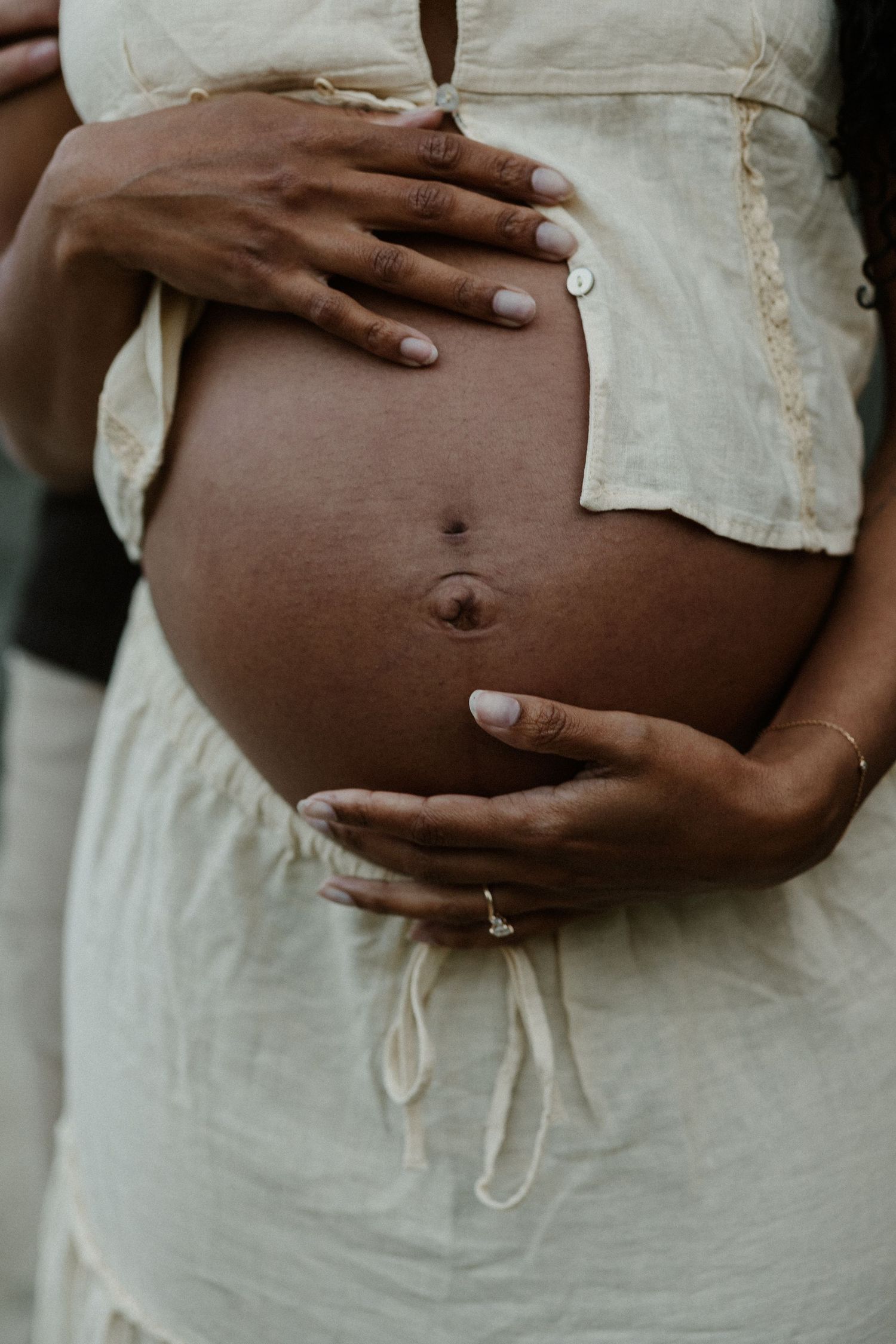Oxfordshire maternity photographer