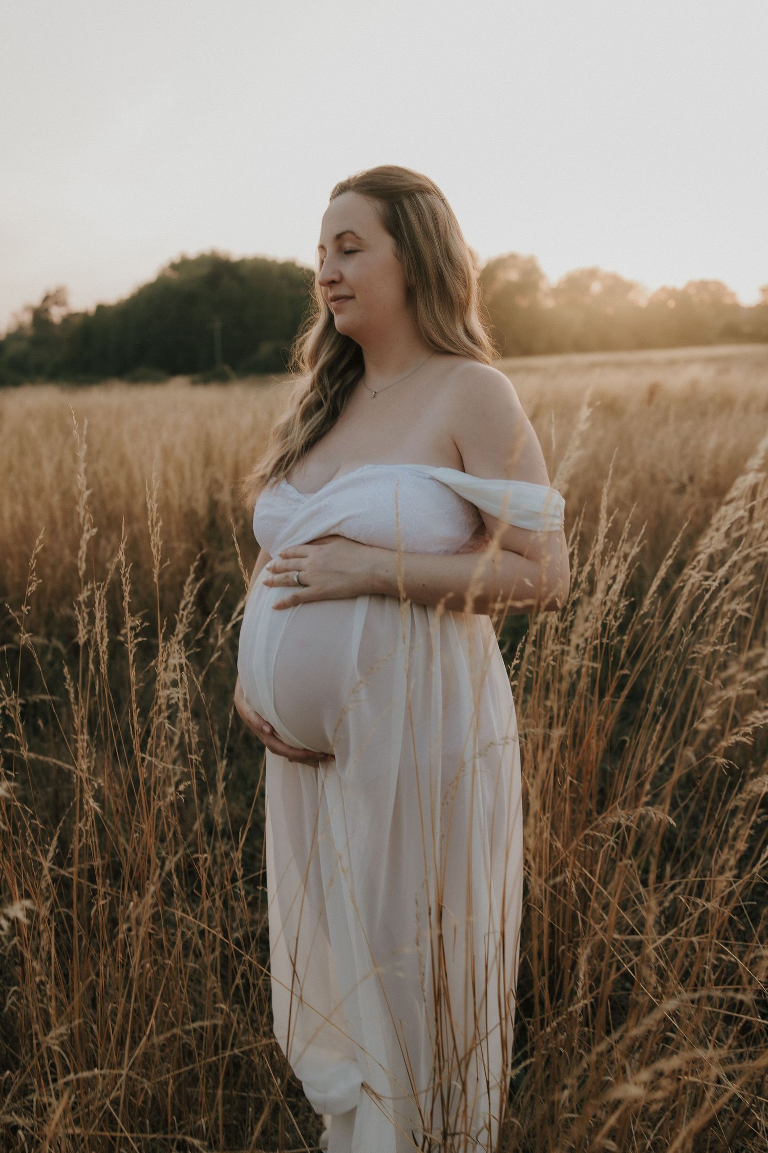 Oxfordshire maternity photographer