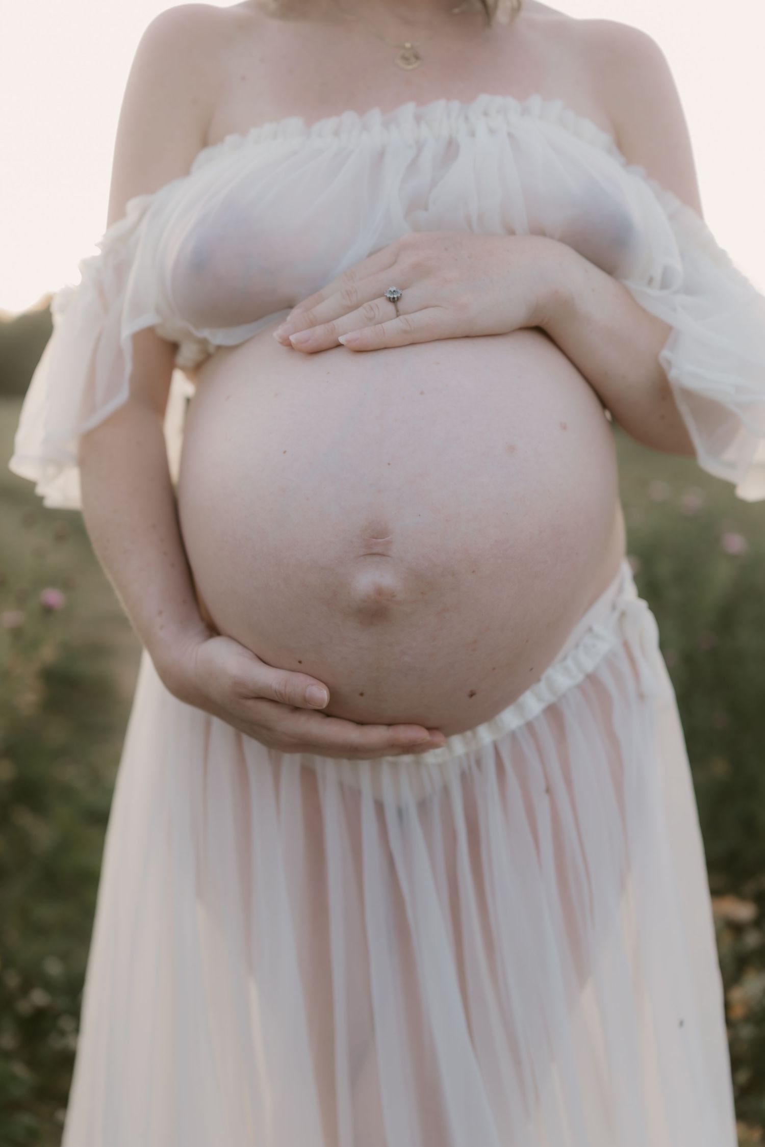 Oxfordshire maternity photographer