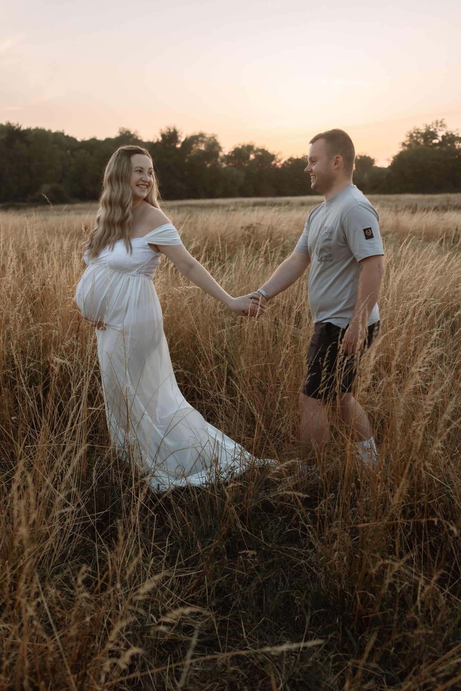 Oxfordshire maternity photographer