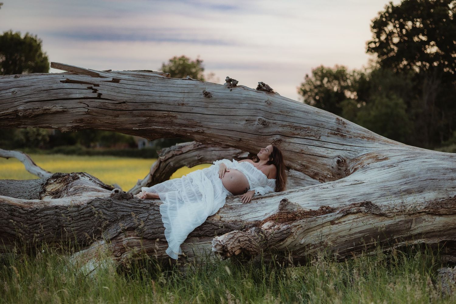 Oxfordshire maternity photographer