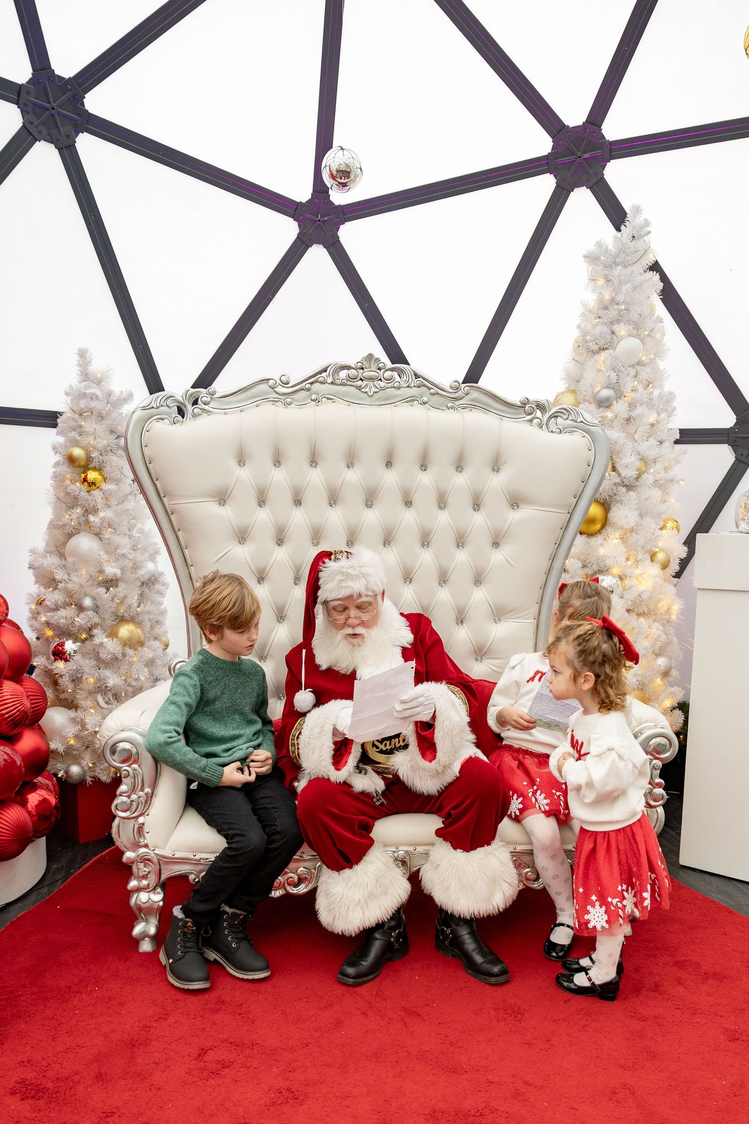 Fenton, NC Photos with Santa 2026 mini sessions in Cary, NC for holiday Christmas photos