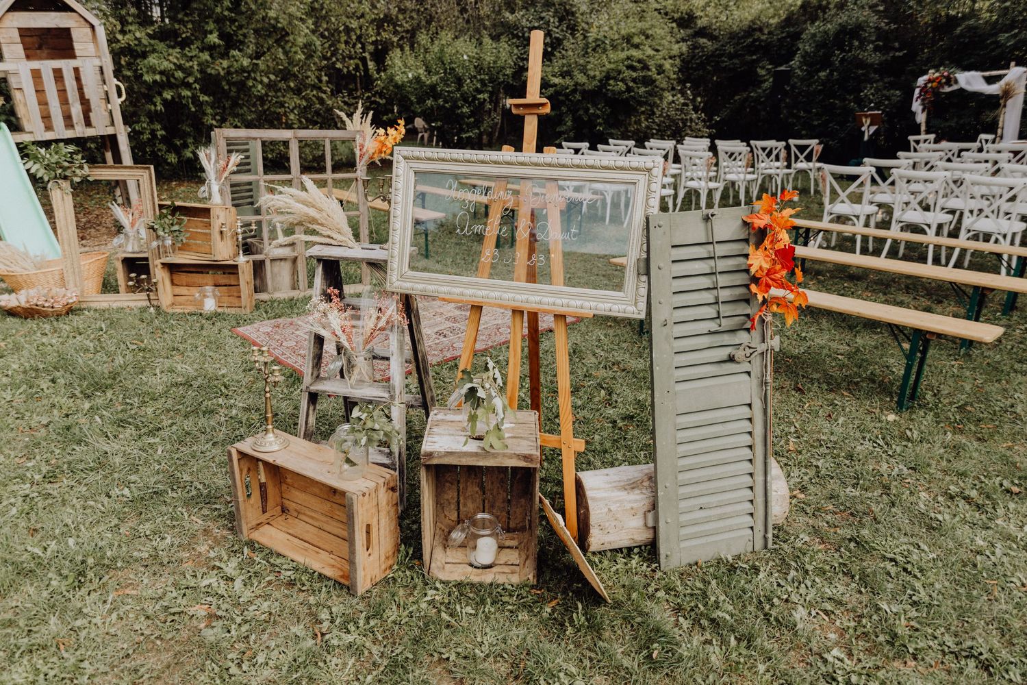 Photographe mariage Auvergne Rhône-Alpes – moments festifs avec les mariés et invités à La Grange à Jules en Savoie.