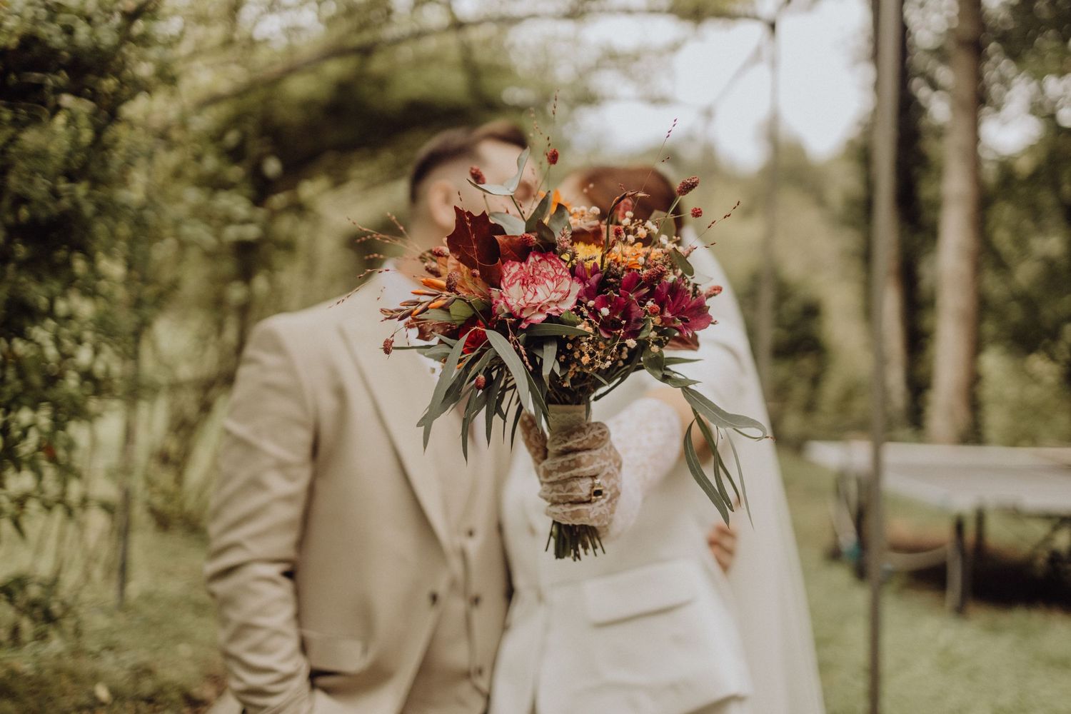 Photographe mariage Auvergne Rhône-Alpes – moments festifs avec les mariés et invités à La Grange à Jules en Savoie.
