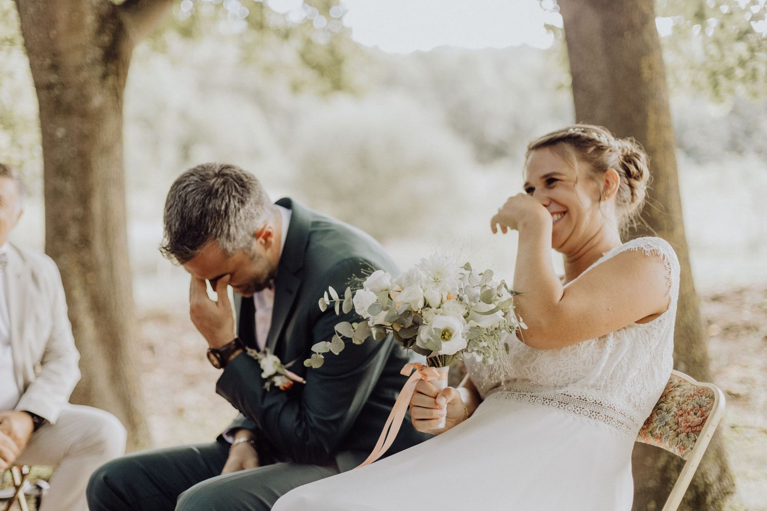 Photographe mariage Auvergne – images complices et élégantes des jeunes mariés.