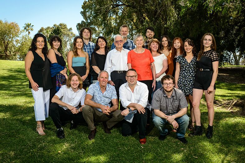 Photo of a large family - Kelly Chapman Photographer Perth