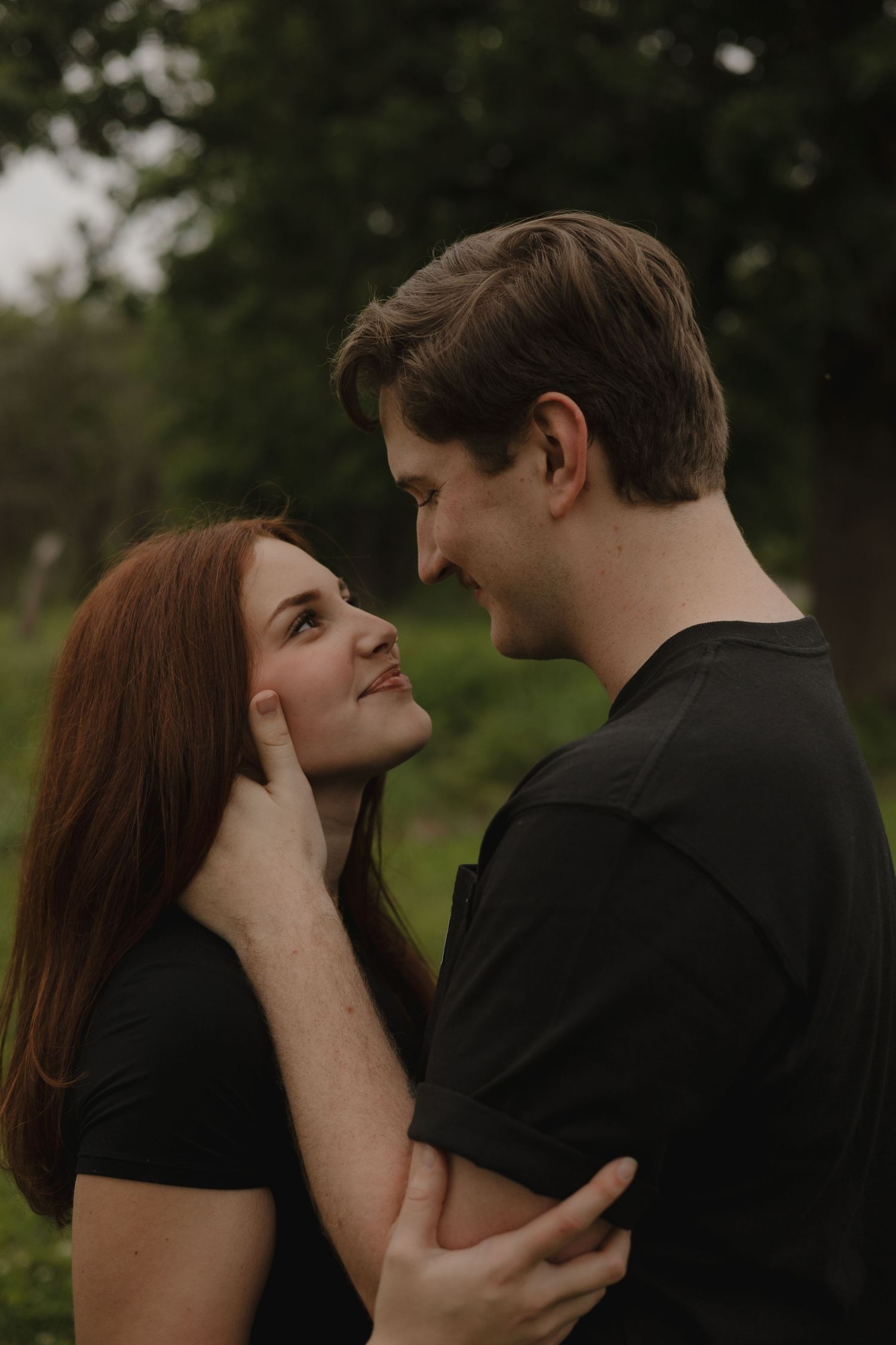 Midwest couple outdoors #couples #Desmoines #desmoines #ankeny #iowa #Iowa #midwest