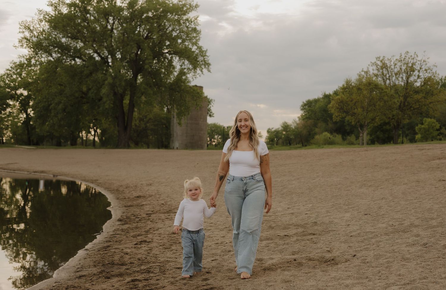 Mother and daughter at the beach. #iowa #Desmoines #desmoines #ankeny #iowa #Iowa #midwest