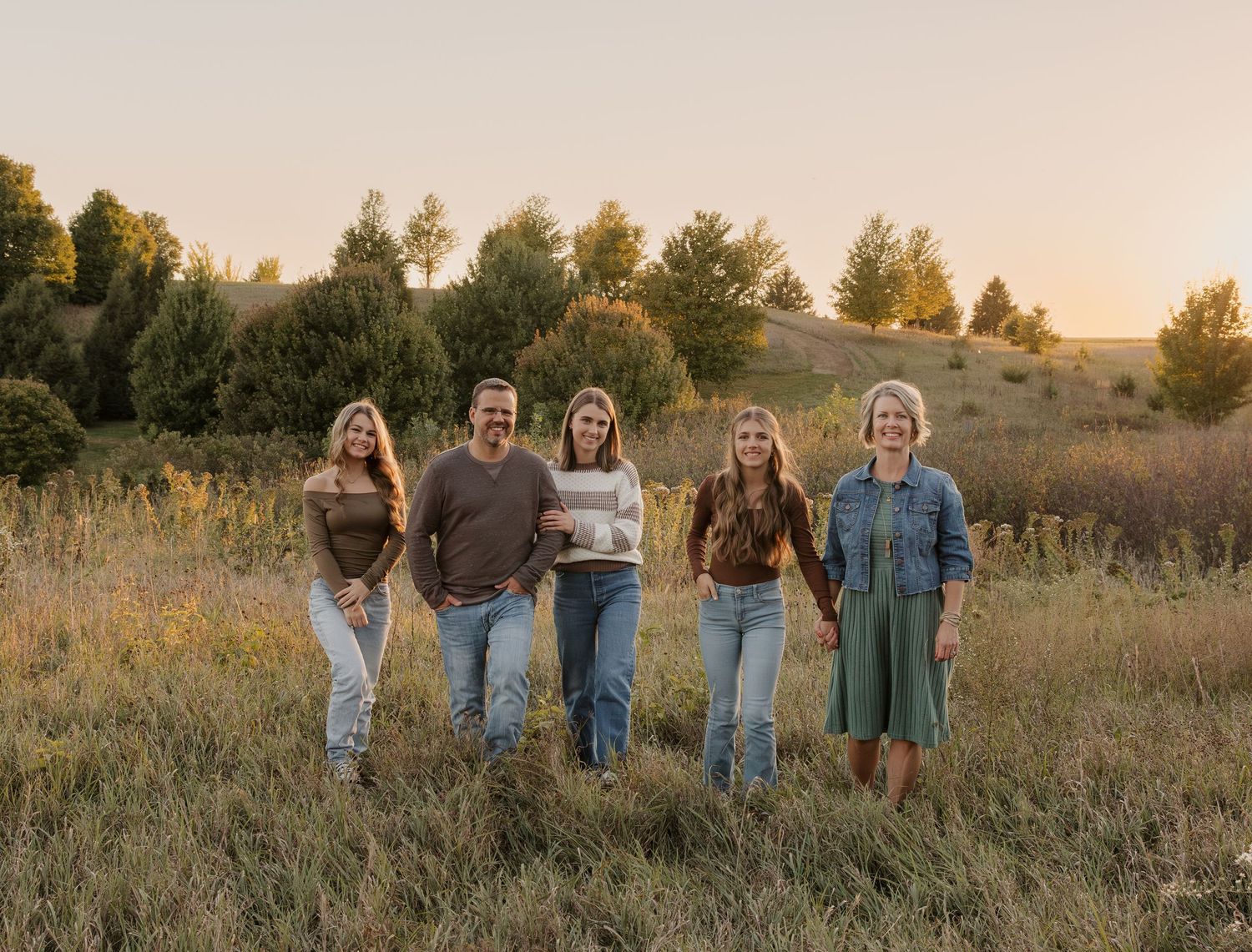 Family photographer outdoor session. #family #extendedfamily #mother #desmoines #ankeny #iowam#midwest