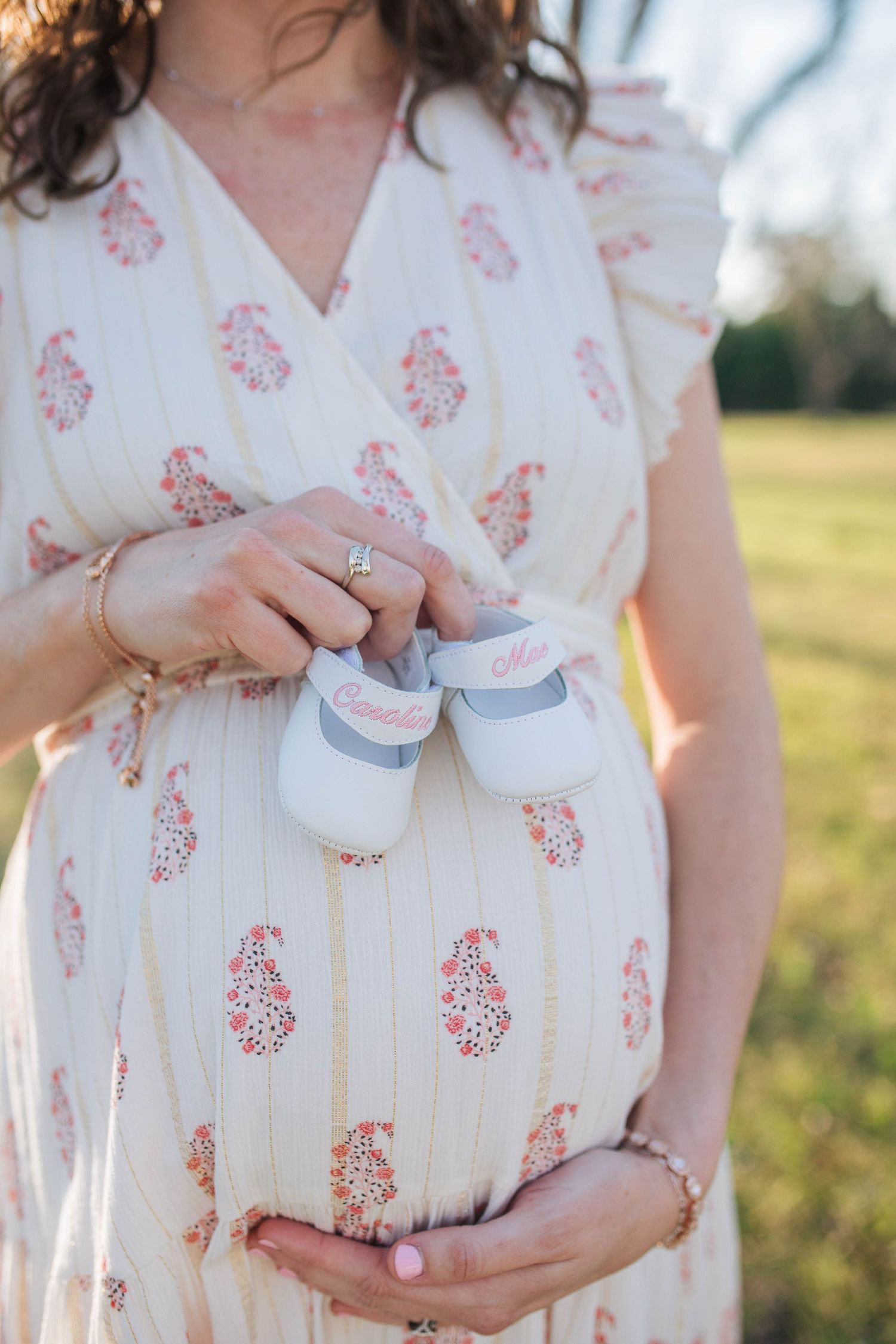 maternity photo natural light field outdoors
