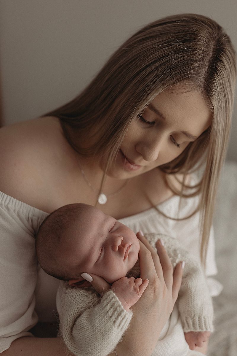 newborn-girl-in-floral-headband-in-geelong-newborn-photographer-studio