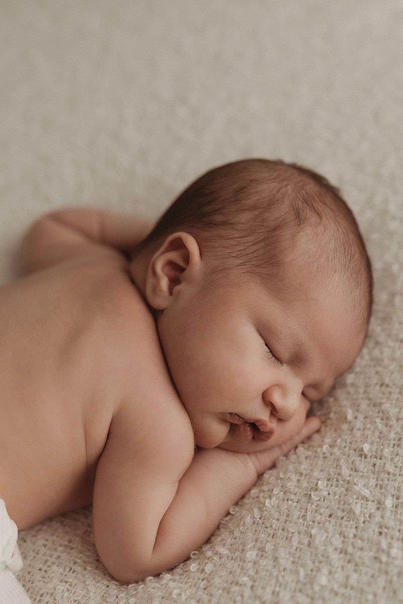 newborn-photographer-geelong-safe-posing