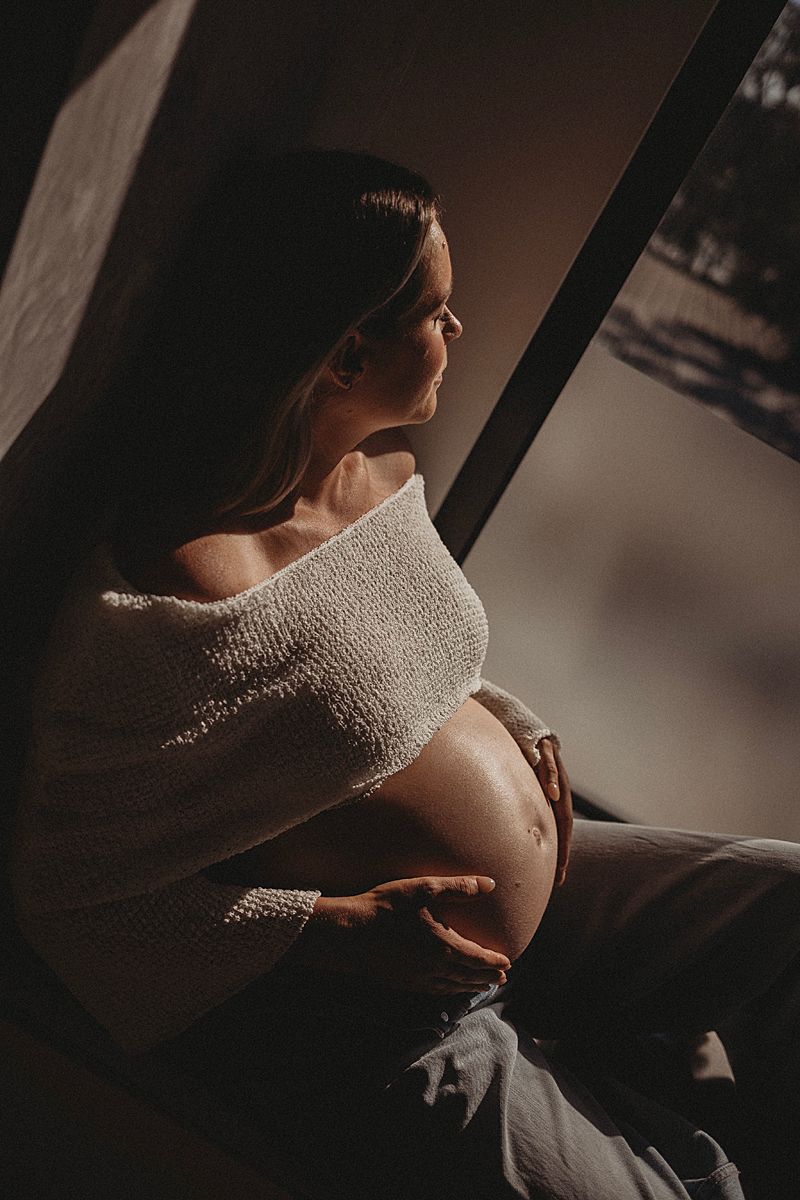 timeless in home maternity session in geelong with renowned geelong photographer