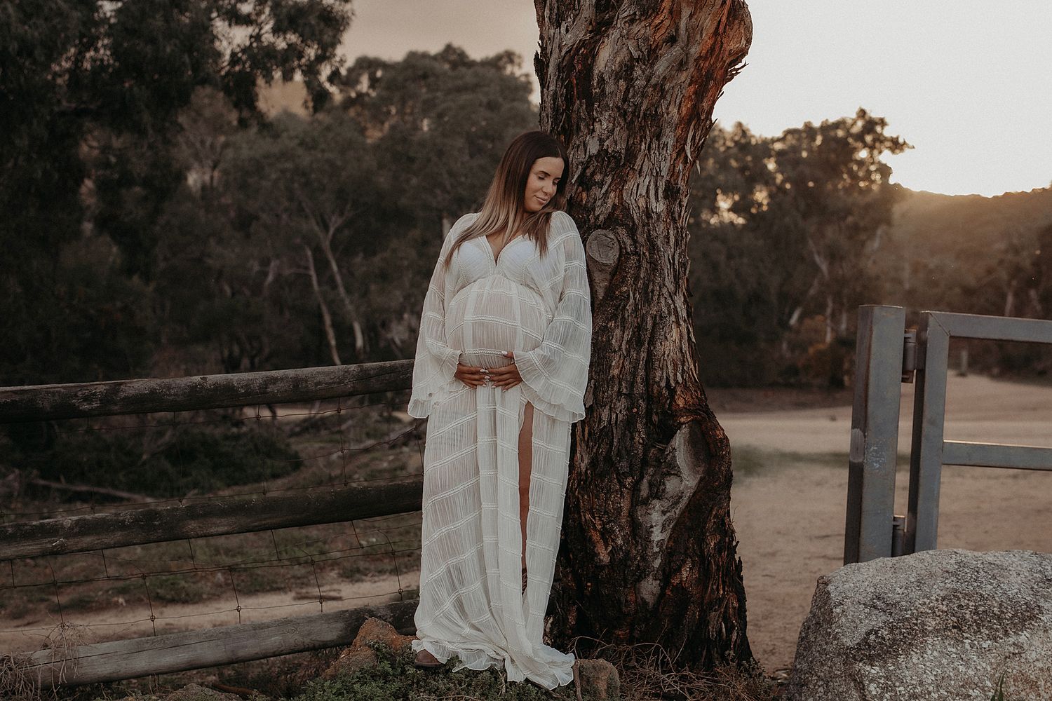 Geelong maternity photographer drives to your location choice and creates magic of glowing mum in their third trimester.
