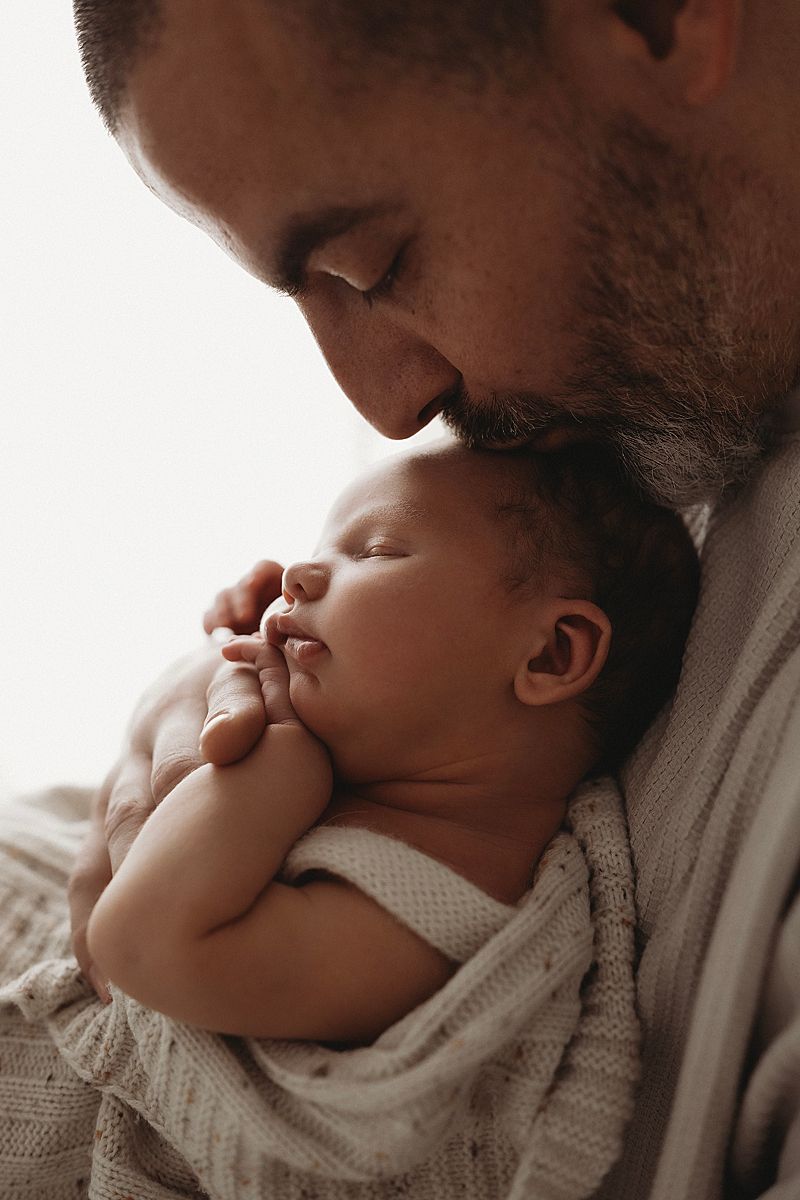 first-time-dad-kissing-new-baby-during-photoshoot-geelong