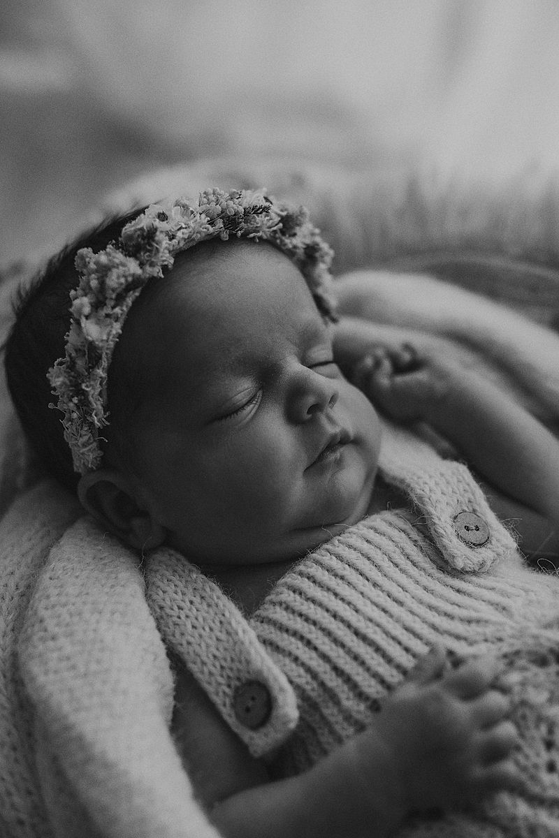 geelong newborn photographer natural photograpy posing