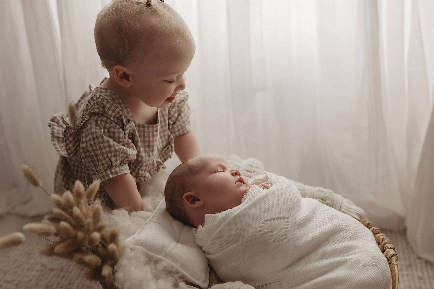 sister-sibling-photo-geelong-newborn-photographer