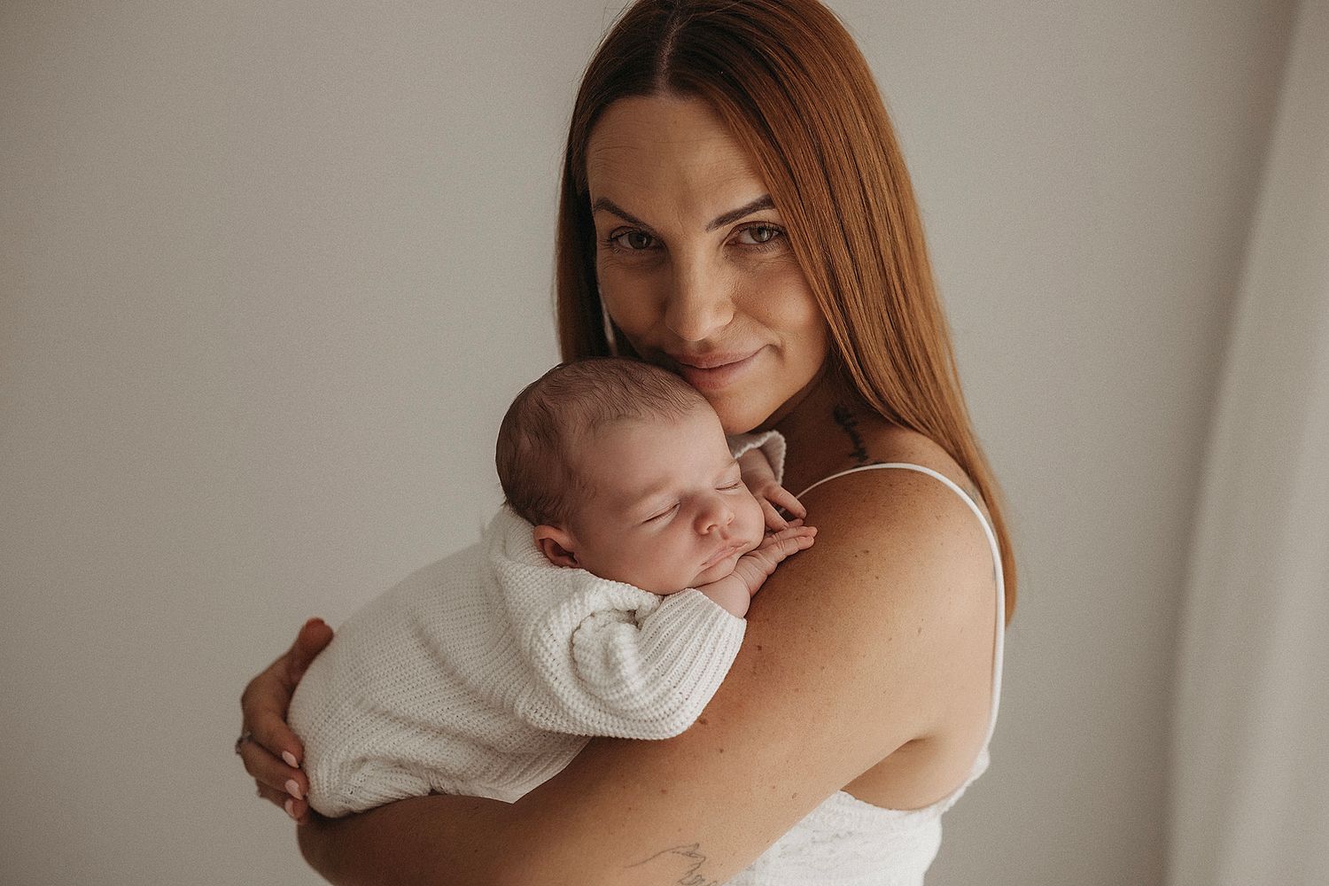 first time mum having photoshoot with geelong newborn photographer Lou-Lou pictures