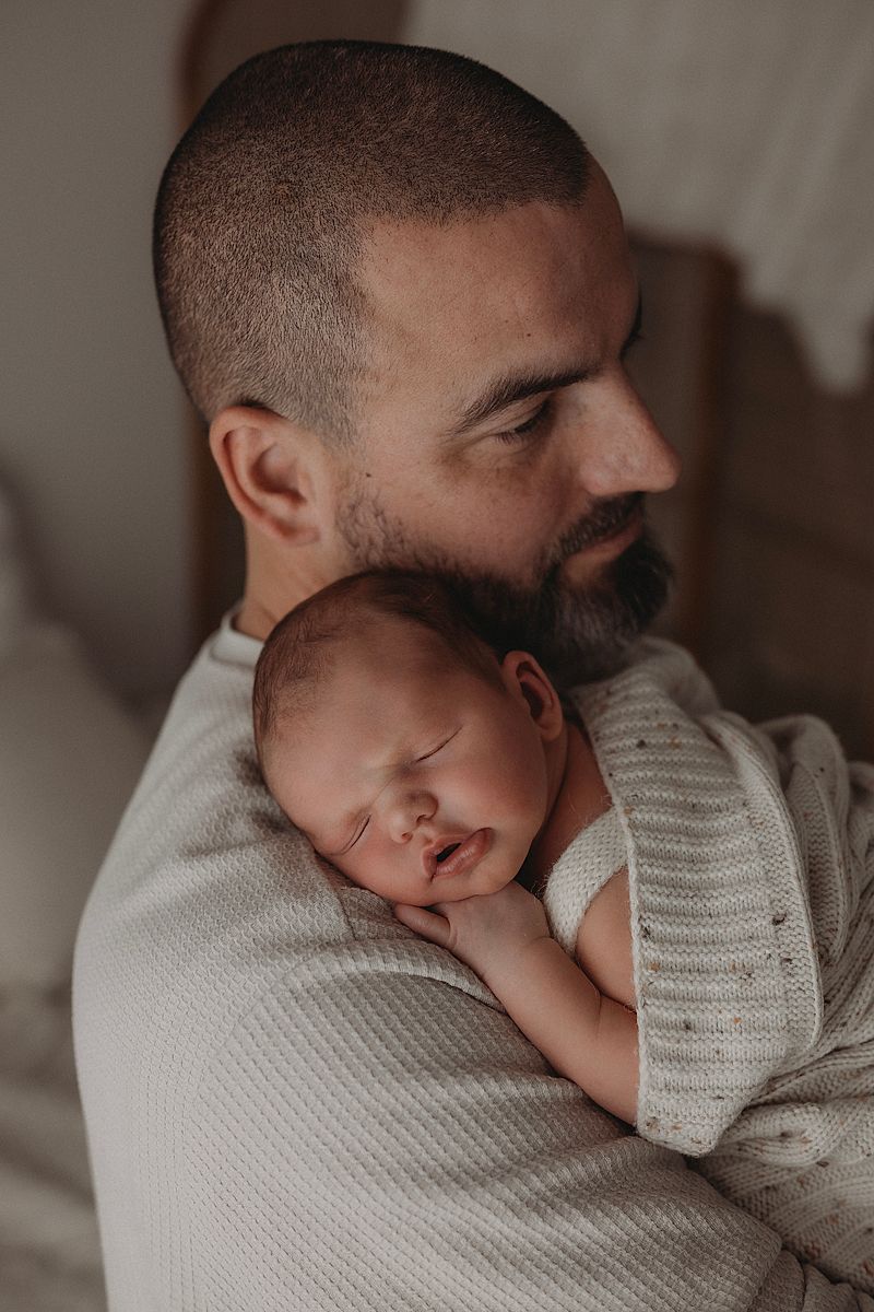 dad-holding-sleeping-newborn-geelong-photographer