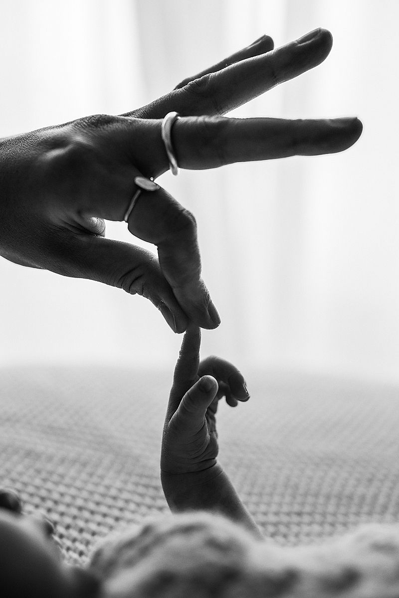macro images for newborn baby photography mum holding baby tiny fingers