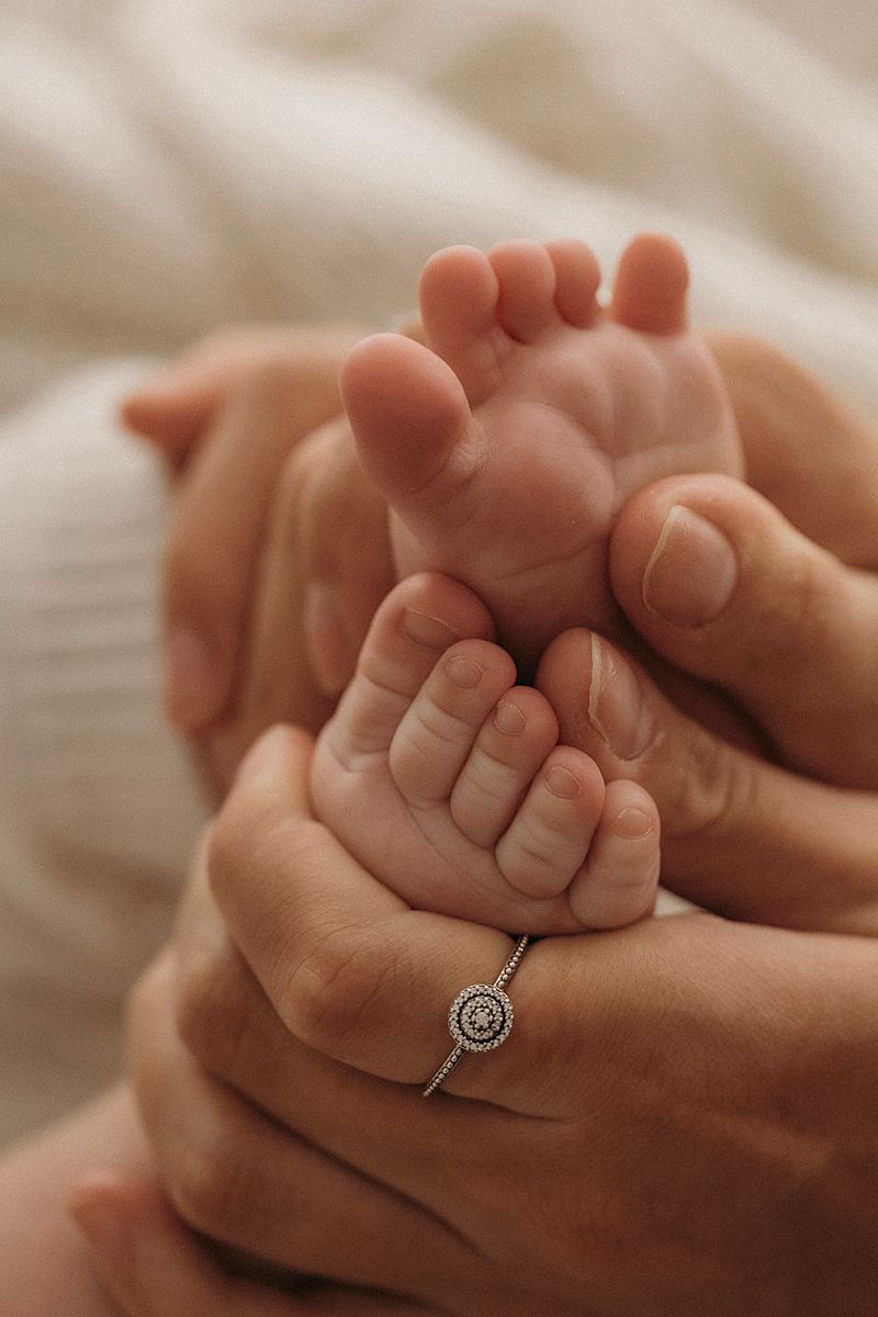 lose-up photograph of a baby’s tiny feet during a relaxed family photography session in Armstrong Creek