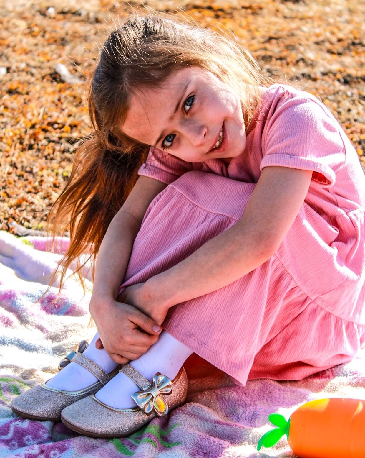 Portrait of girl posing on blanket, Headid Park, Sioux City, Iowa