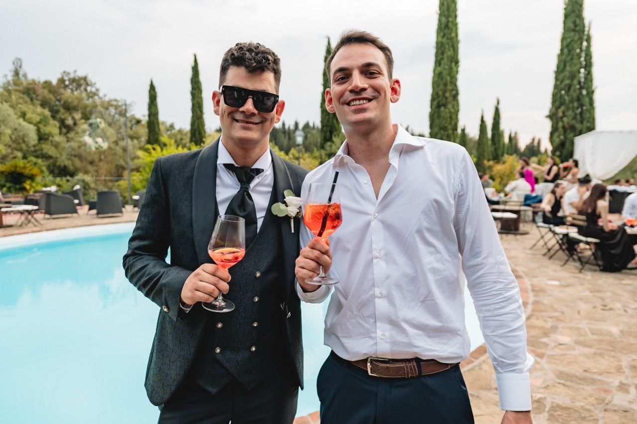 aperitivo di matrimonio nel giardino esterno di villa il petriccio