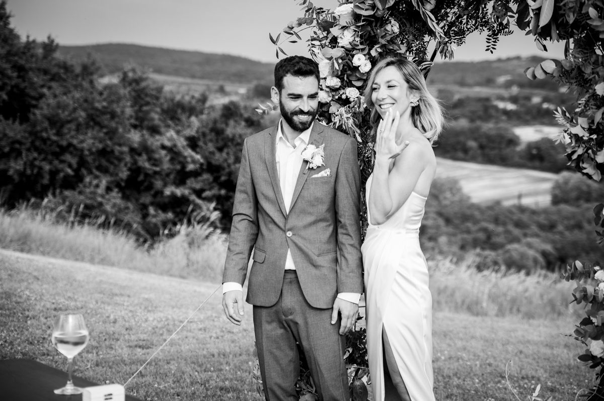 candid-wedding-photography-or-yuval-borgo-laticastelli-tuscany-black-and-white-portrait