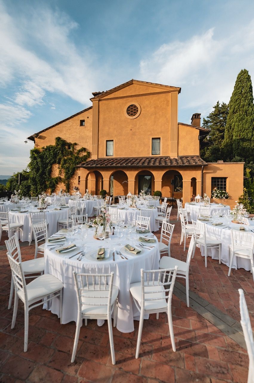 allestimento tavoli matrimonio in terrazza a villa il petriccio