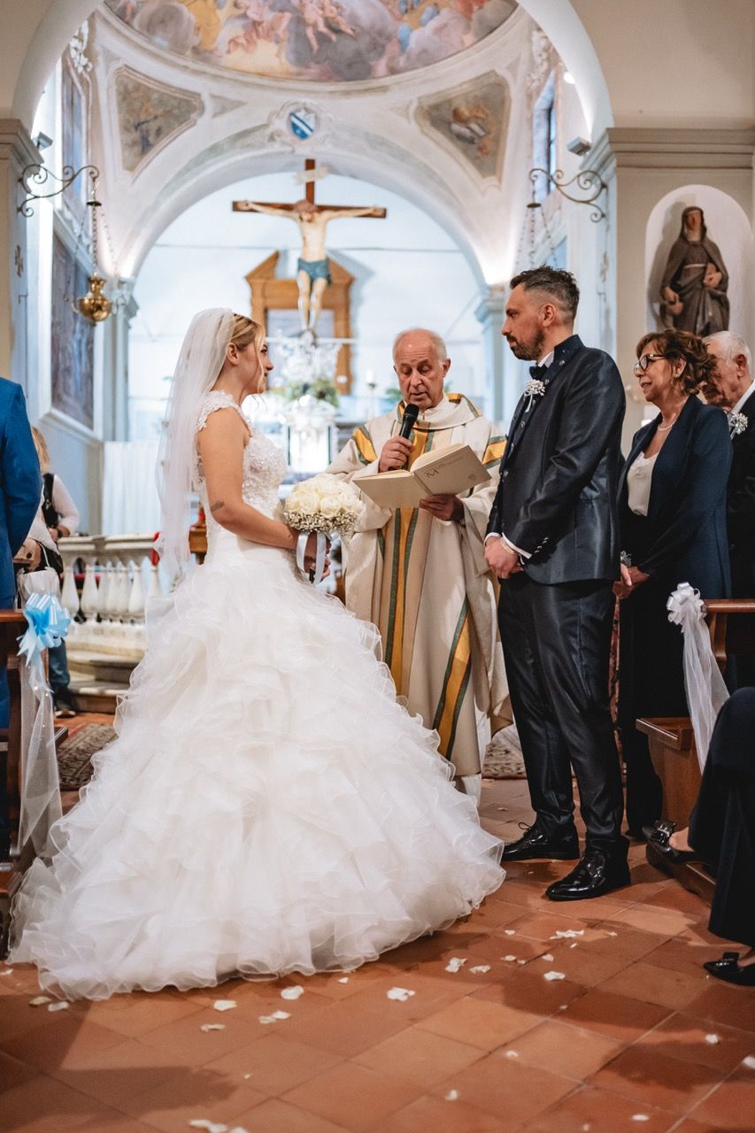 cerimonia-chiesa-san-vivaldo-montaione-denise-nico