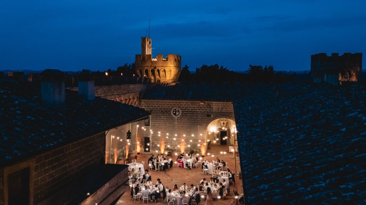fotografo matrimoni toscana con drone castello di oliveto