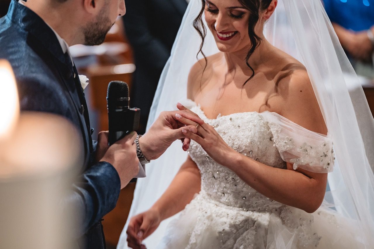 scambio anelli matrimonio in chiesa san tommaso certaldo
