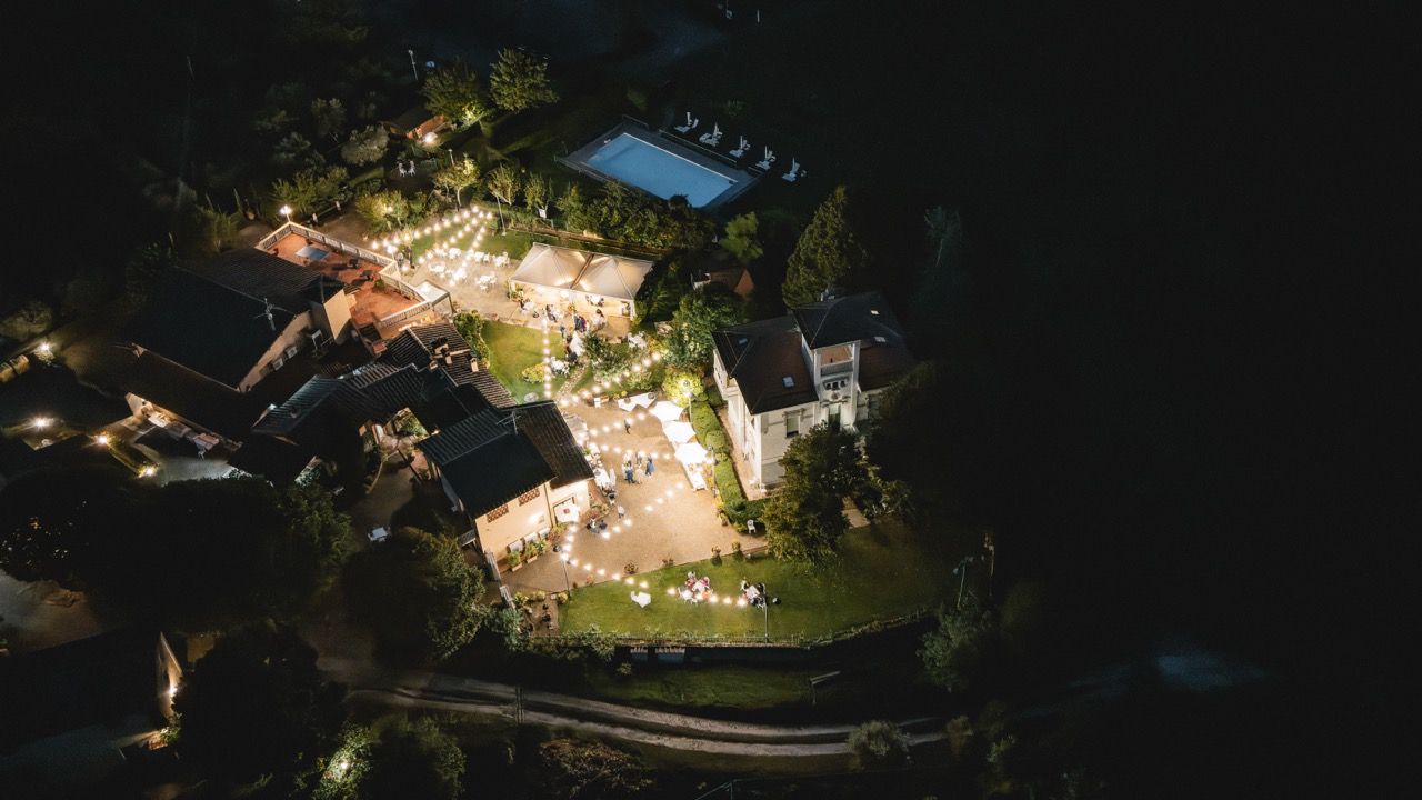 vista aerea drone di perlamora e delle colline del valdarno