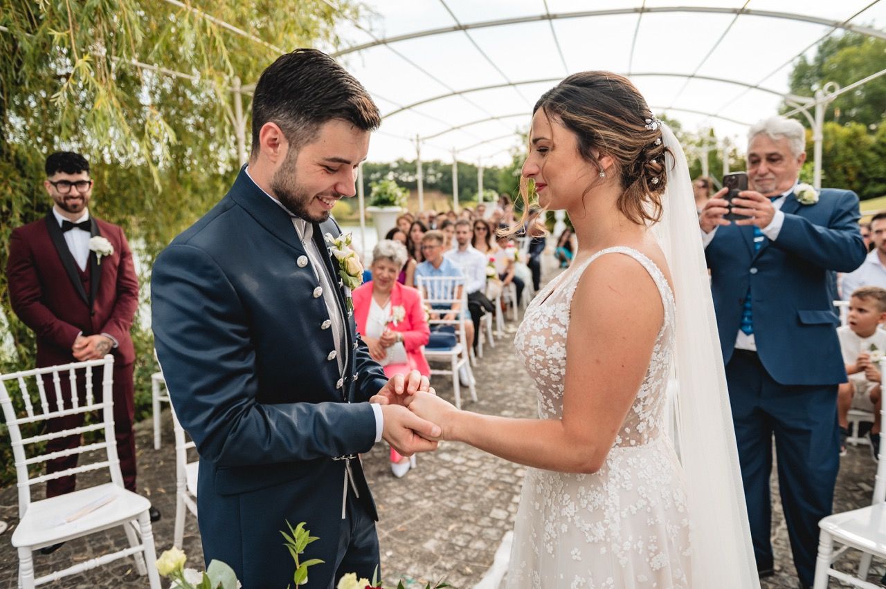 scambio-anelli-matrimonio-civile-fotografia-lago-eventi