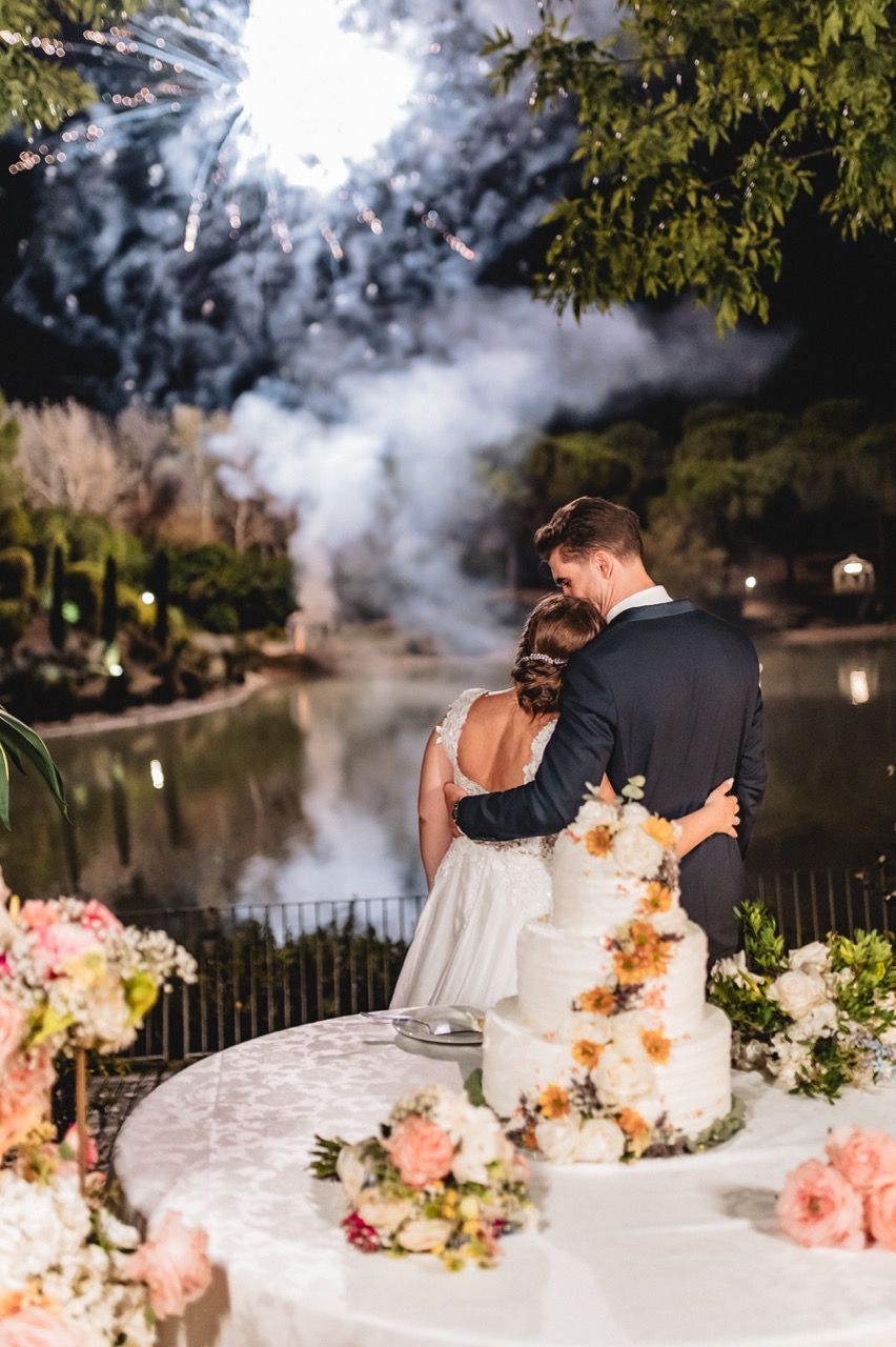 taglio-torta-matrimonio-fuochi-artificio-sul-lago