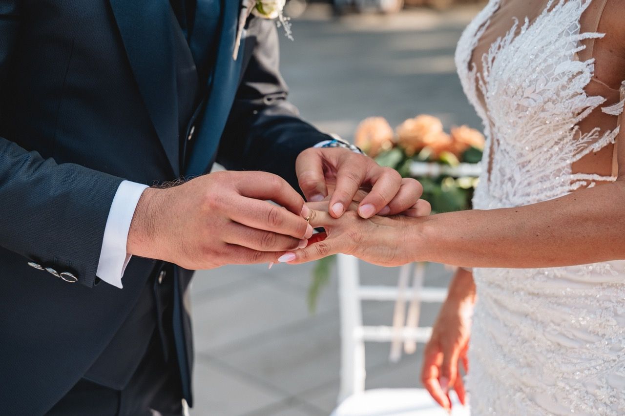 scambio anelli matrimonio civile a tenuta corbinaia montespertoli