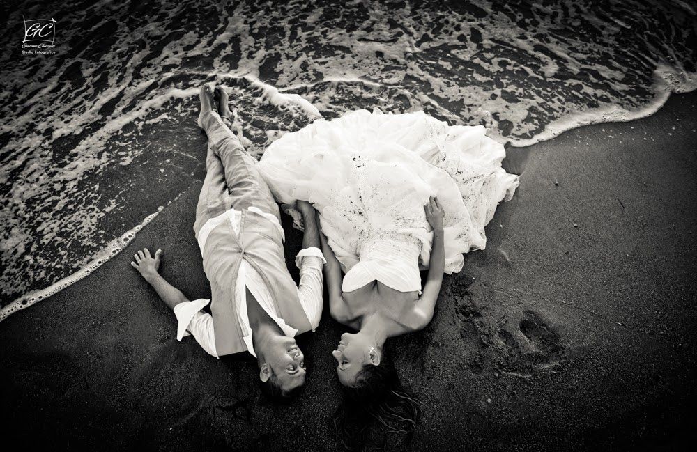 post matrimoniale sposi in spiaggia