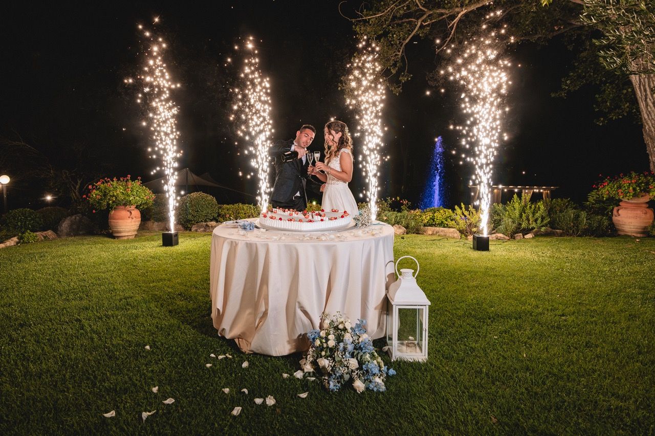 taglio torta matrimonio alla tenuta quadrifoglio gambassi terme