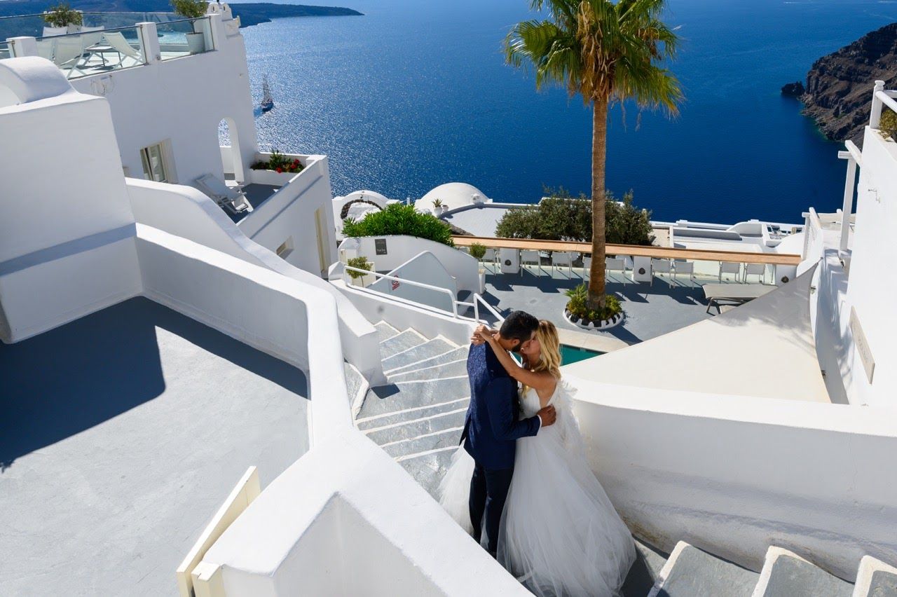 matrimonio santorini sposi al centro foto di matrimonio