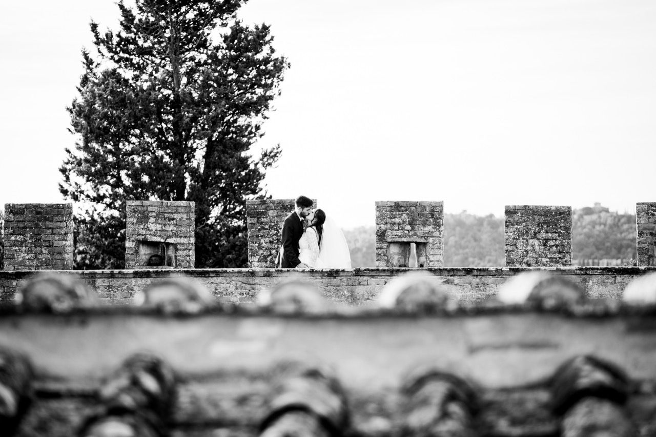 video-sposi-castello-di-oliveto-riprese-drone-torri
