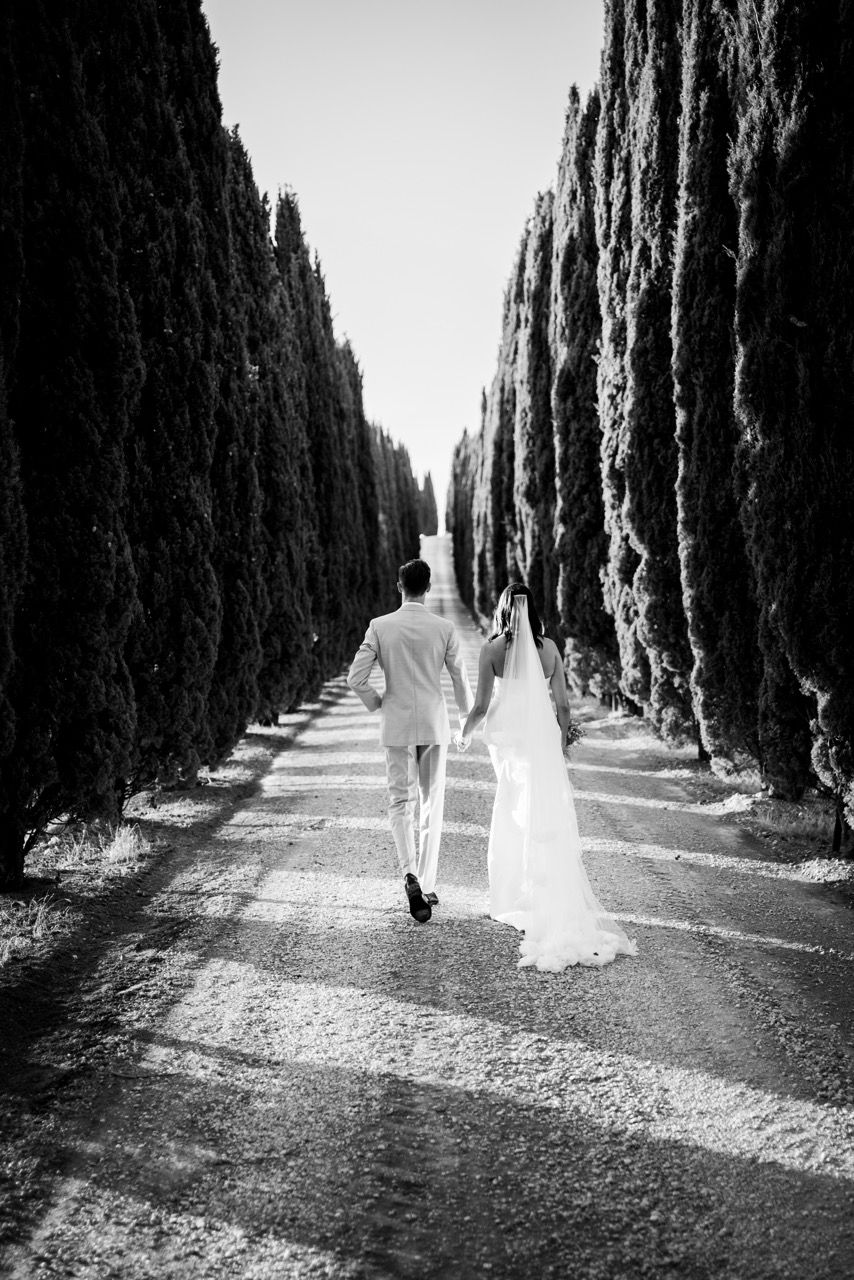 documentary-wedding-photography-tuscany-cypress-alley-storytelling