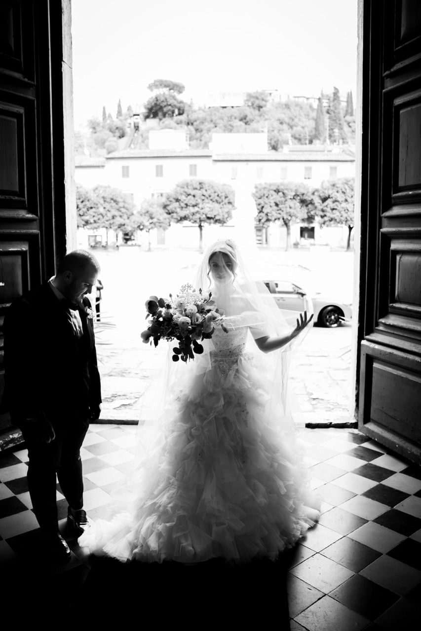 ingresso sposa alla chiesa di san tommaso a certaldo